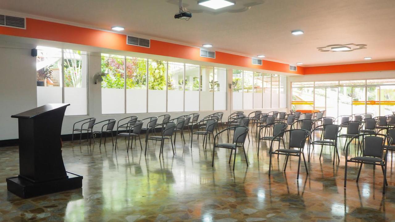 ויז'אוויסנסיו Hotel Del Llano מראה חיצוני תמונה