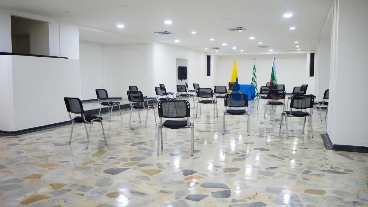 ויז'אוויסנסיו Hotel Del Llano מראה חיצוני תמונה
