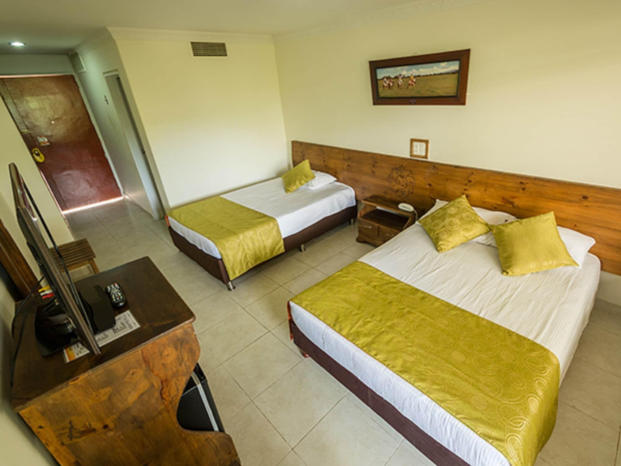 ויז'אוויסנסיו Hotel Del Llano מראה חיצוני תמונה