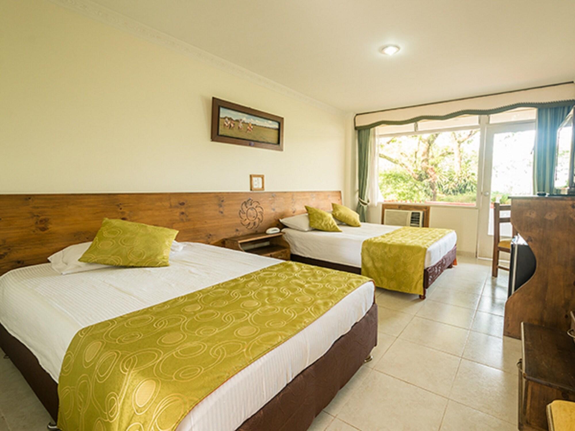 ויז'אוויסנסיו Hotel Del Llano מראה חיצוני תמונה