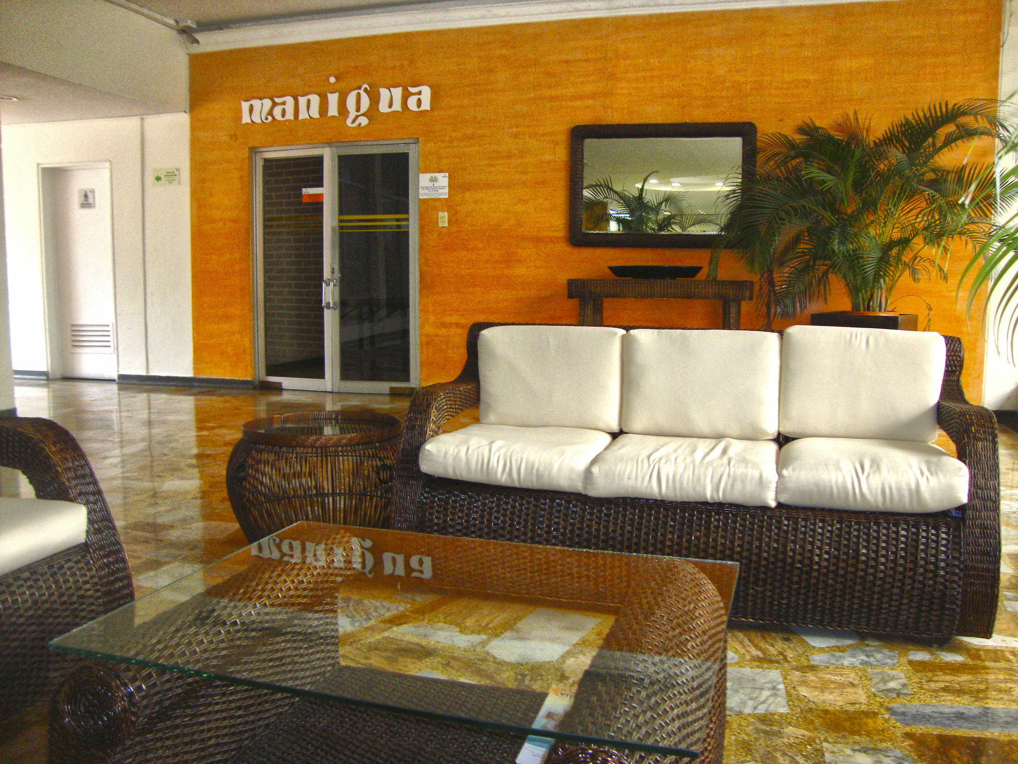 ויז'אוויסנסיו Hotel Del Llano מראה חיצוני תמונה
